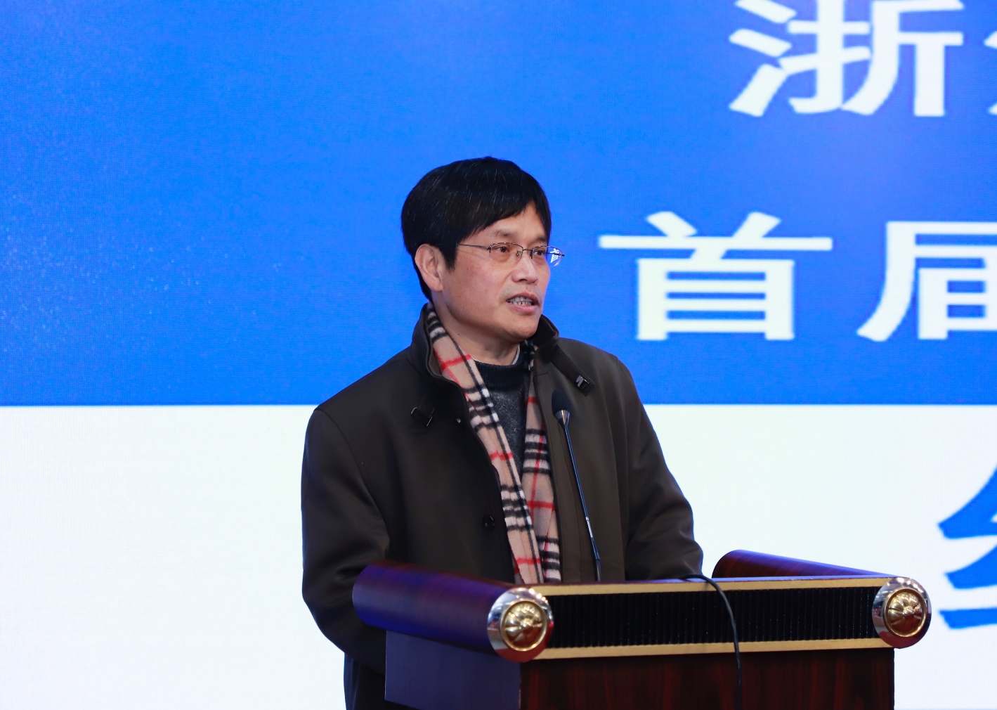 J工作/跨境电商专业建设/学生/订单班/第一届才子班结业典礼/照片/修/修/谈院发言.JPG