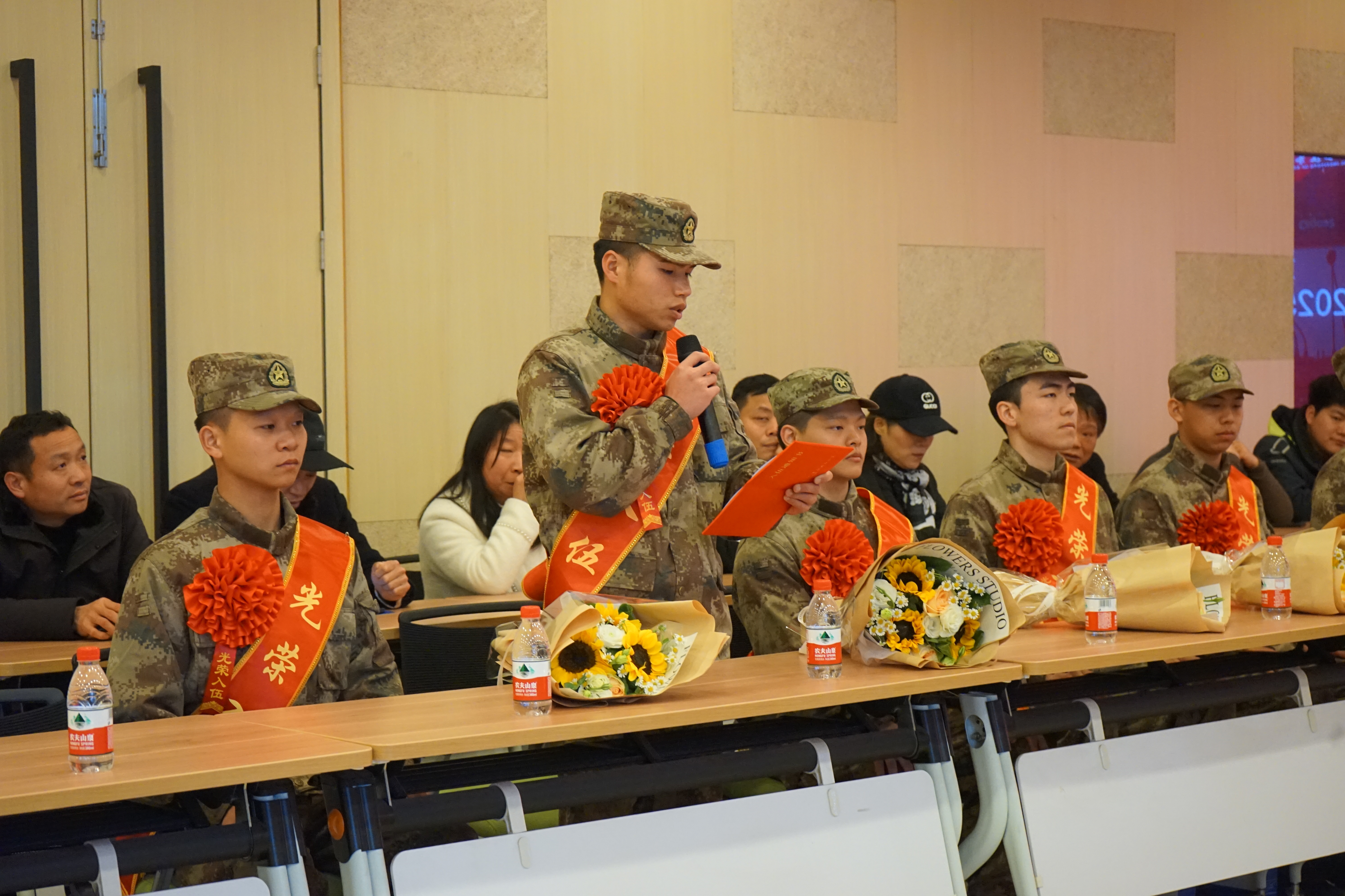 新兵代表发言2.JPG 新兵代表发言2.JPG